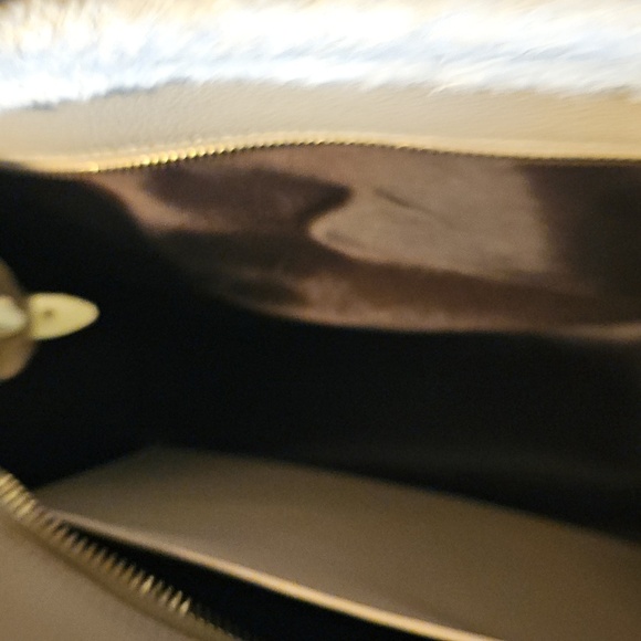 Elegant Beige Tote Bag with White Trim - Picture 2 of 5